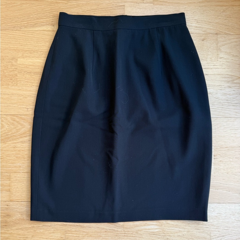 Cute short skirt.